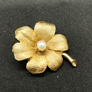 Bloom Brooch 🏵🏵🏵